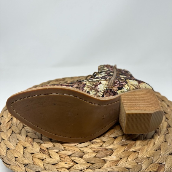 Jeffrey Campbell Women's Elcrom Tapestry Lace Up Heel Bootie Size 7.5 - Picture 4 of 10